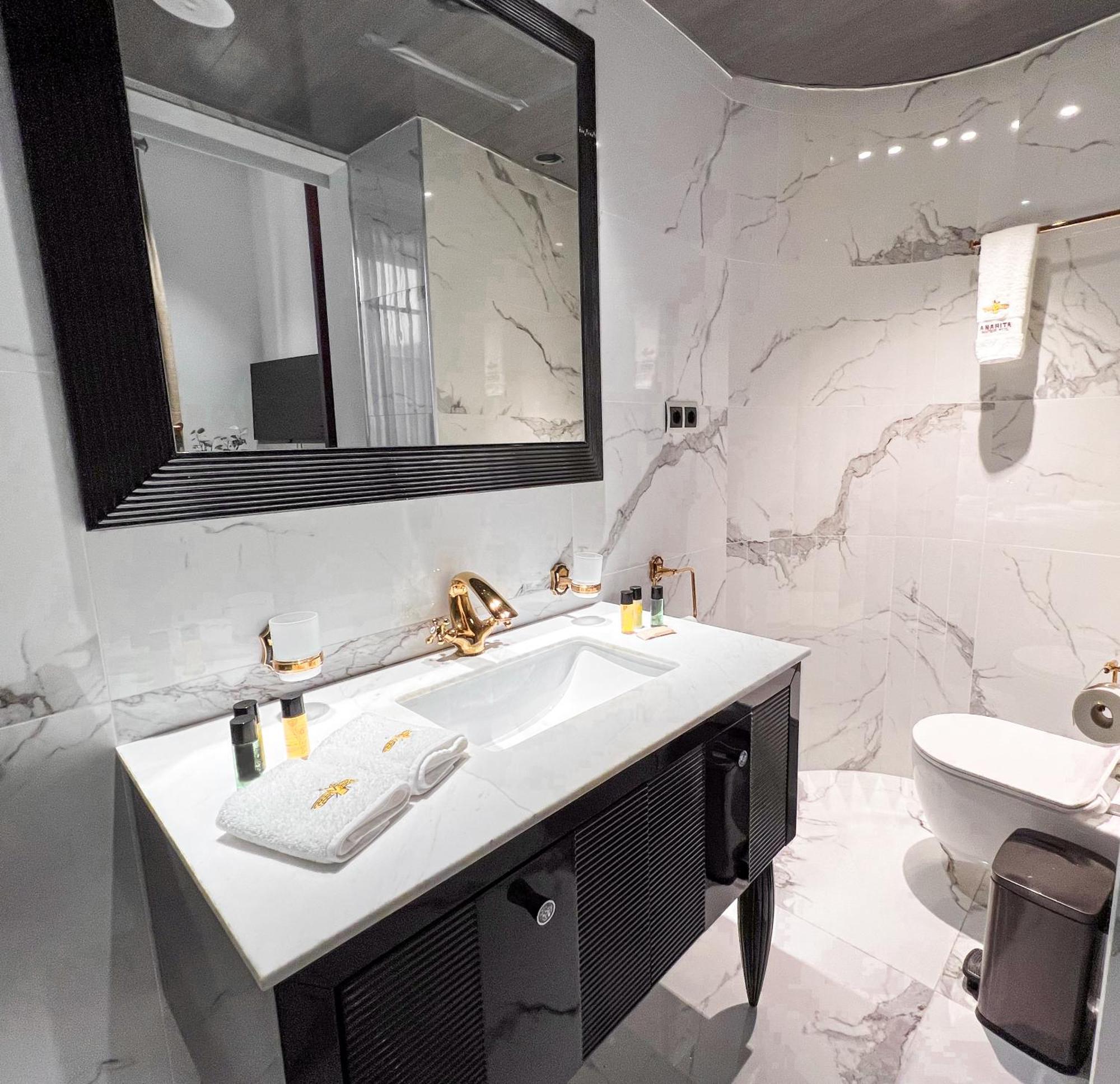 Anahita Boutique Hotel มาลากา ภายนอก รูปภาพ